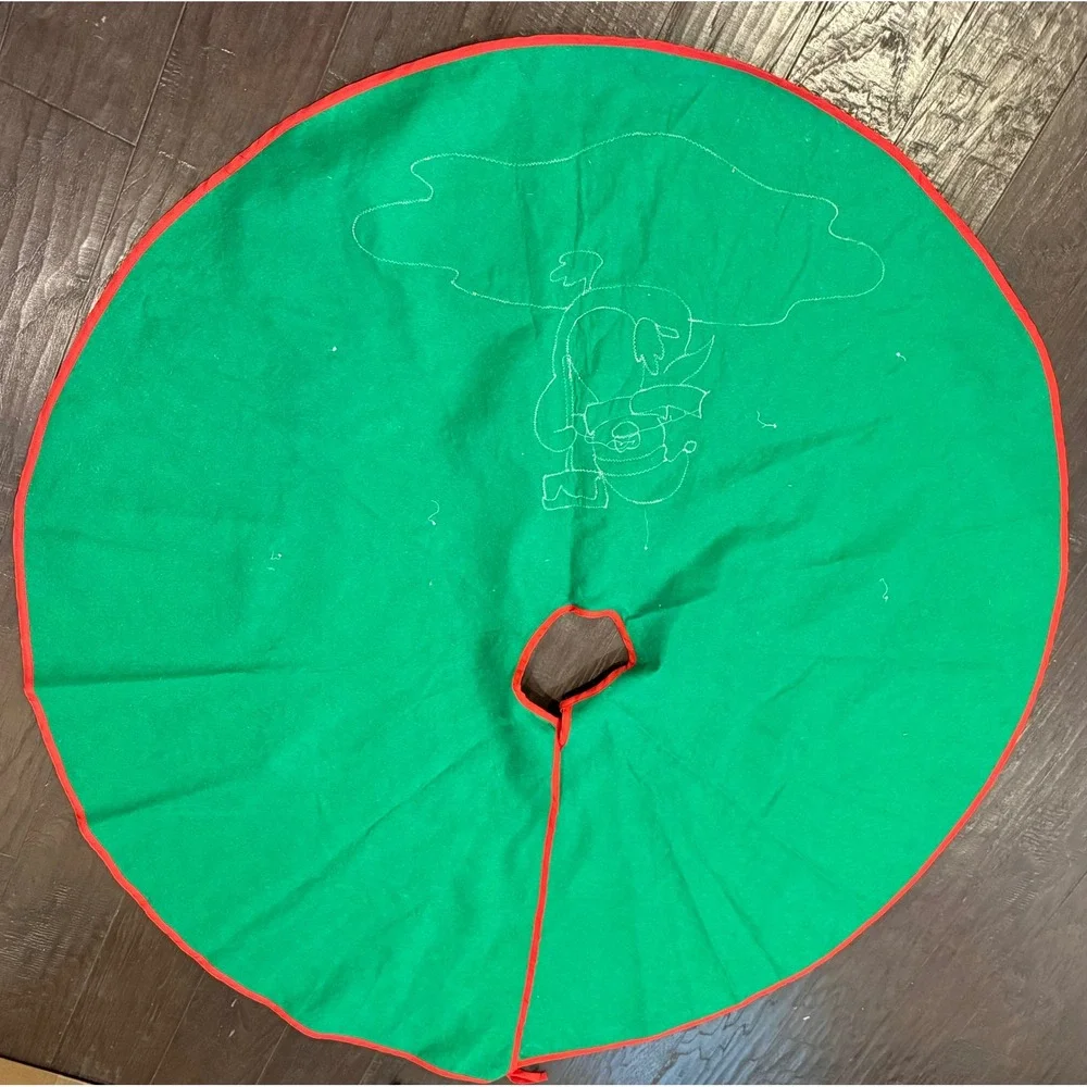 Christmas Holiday Tree Skirt Green Penguin Snowflake Felt Holiday 45 Inch‎ VTG